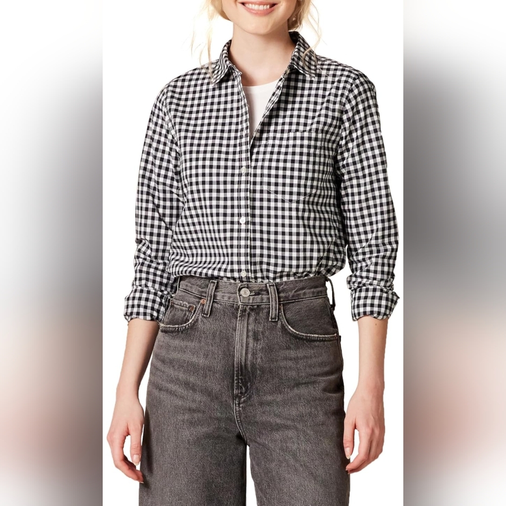 Amazon essentials brand long sleeve plaid shirt in size Medium